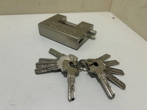 Heavy duty 94mm new padlock - new,